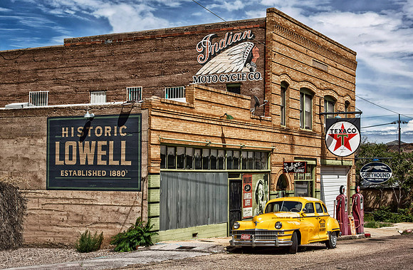 Yellow Taxi in Lowell  GLO3946