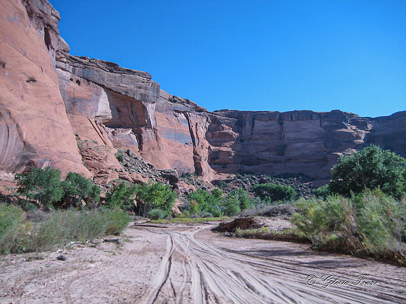 Into Canyon de Chelly -4
