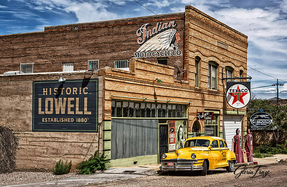 Yellow Taxi in Lowell  GLO3946